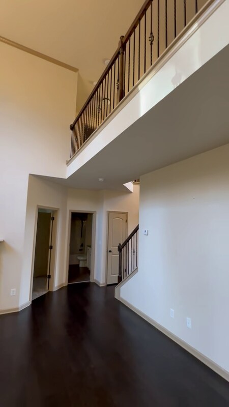 Building Photo - 4950 Belcrest Way