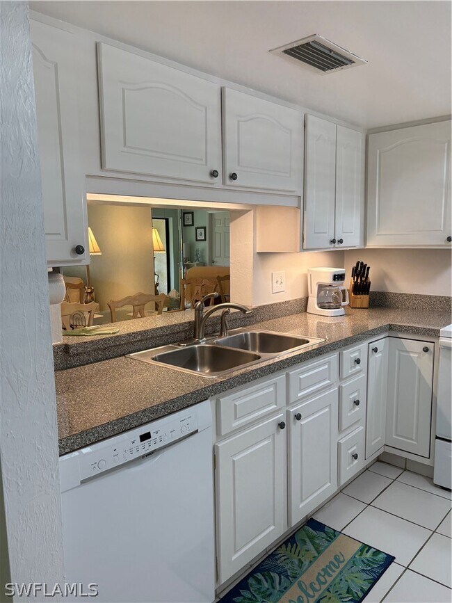 Building Photo - 4912 Tamiami Trl E