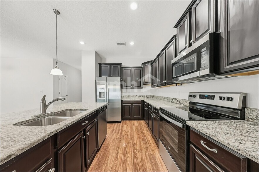 Building Photo - 13159 Royal Pines Ave