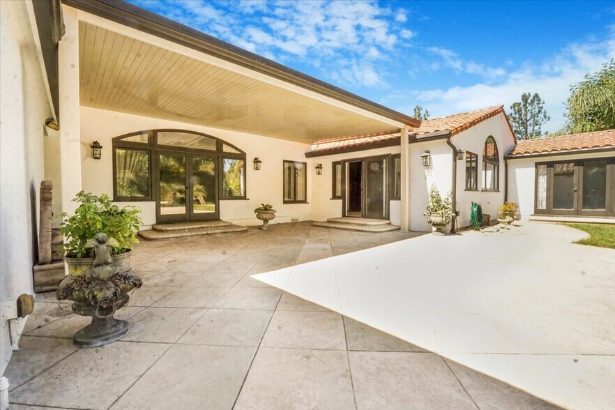 Building Photo - 114 S Layton Dr