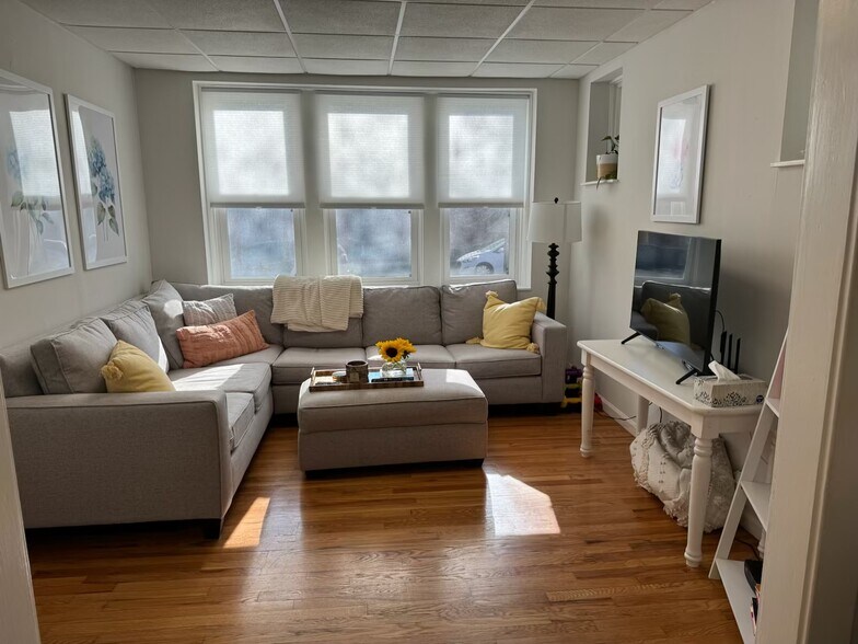 Building Photo - 909 Saint Rita Ave