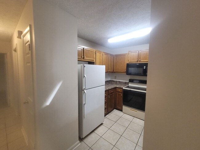 Building Photo - 2 bedroom Ground Floor!