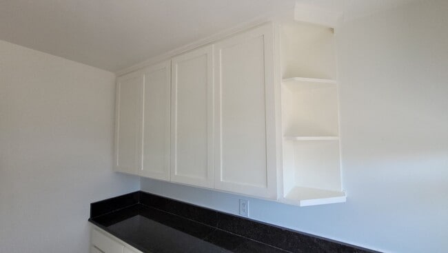 Building Photo - Newly Renovated Home
