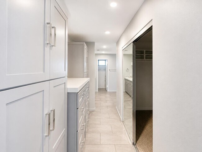 Building Photo - 4 Saturn Cir