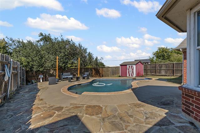 Building Photo - 4215 Bent Oaks Dr