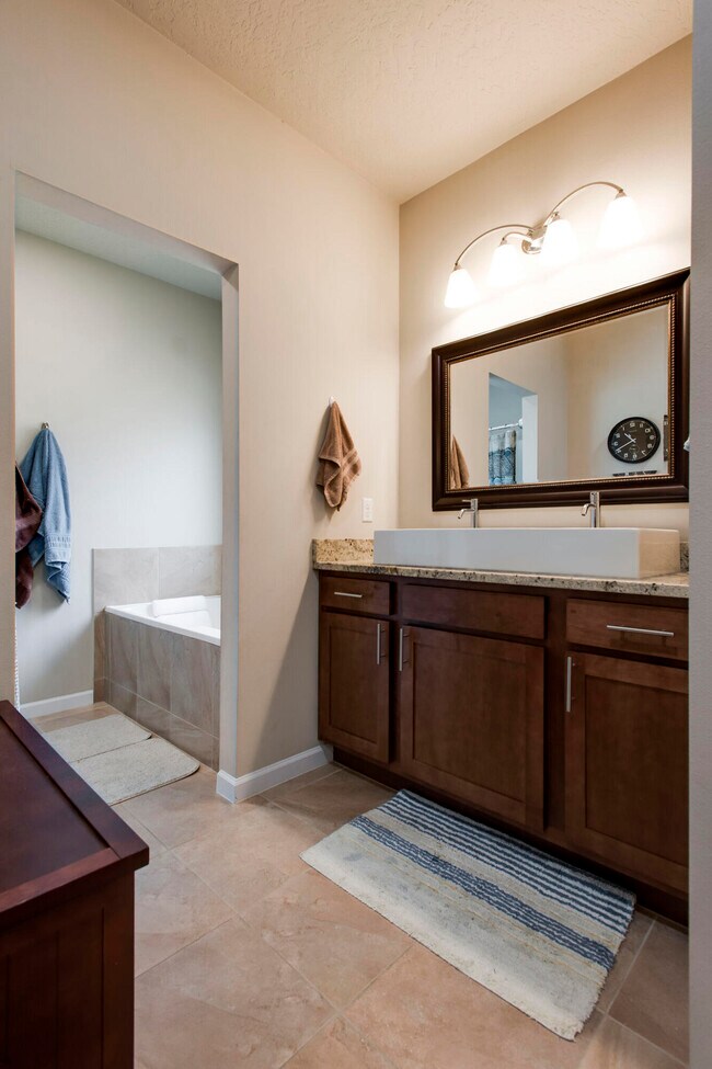 Building Photo - 4600 Hermosa Rd