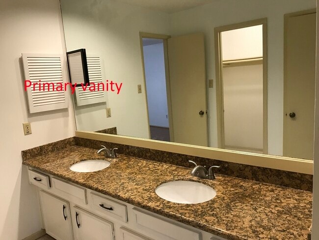 Building Photo - 2906 Green Fields Dr