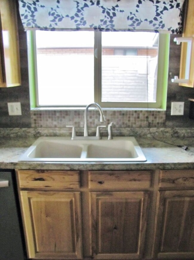 Building Photo - 4BR/2BA/2CG 1416 sq.ft. with storage shed in Sierra Vista, AZ