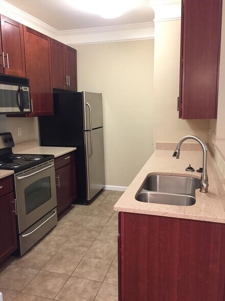 Building Photo - 1755 Central Park Rd