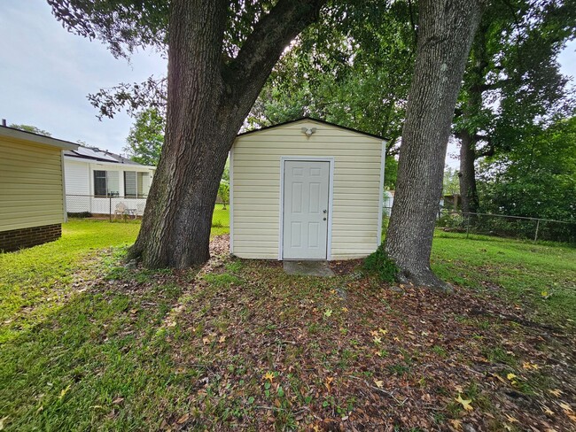 Building Photo - 303 Brandywine Rd
