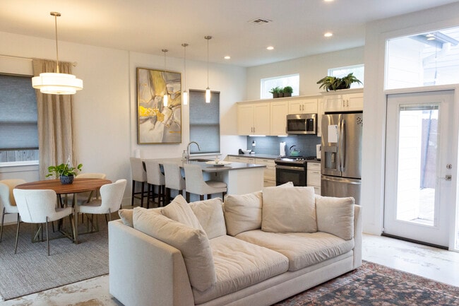 Building Photo - 1409 Singleton Ave