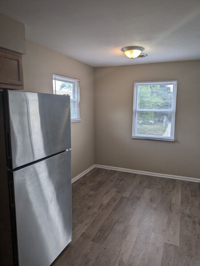 Building Photo - 140 Main Ave