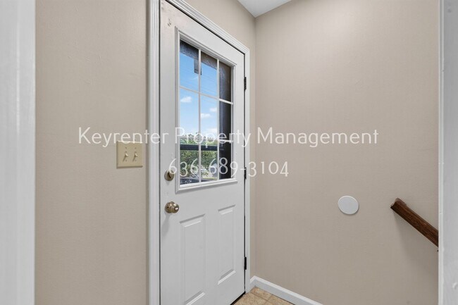 Building Photo - 357 Della Dr
