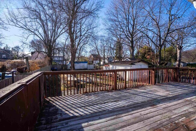 Building Photo - 336 W Palisade Ave