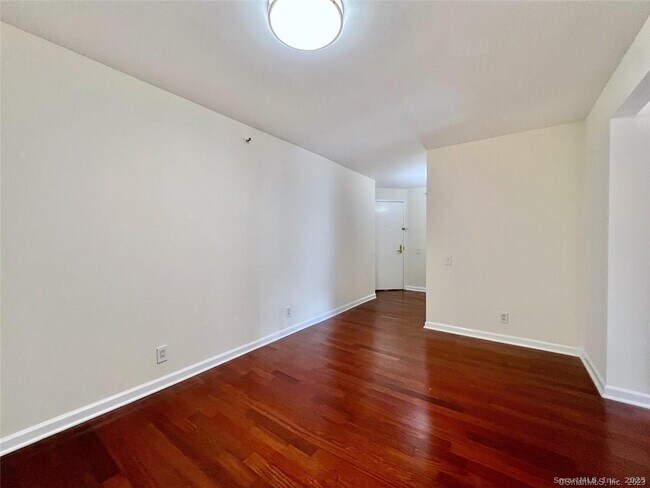 Building Photo - 25 Forest St