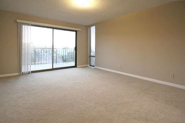 Building Photo - 102 Locksley Ave