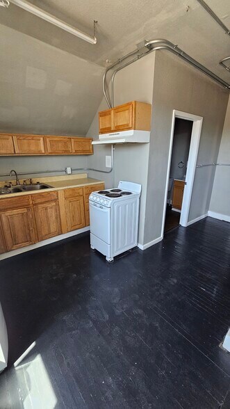 Building Photo - 1314 E Evans Ave