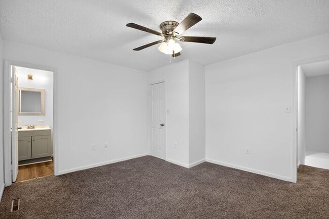 Building Photo - 21864 Ronald Dr