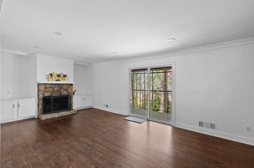 Building Photo - 1744 Woodcliff Pl NE