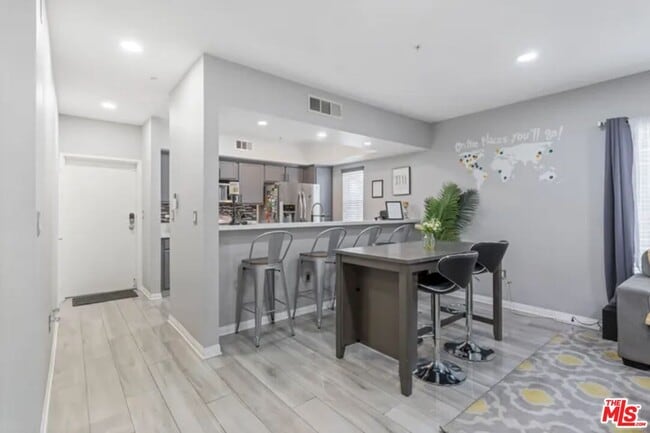 Building Photo - 12032 S Broadway