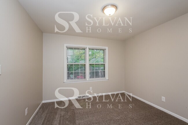 Building Photo - Carve Out a Great Life Here!