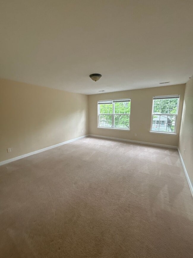 Building Photo - Spacious 4-Bedroom Home Near Base – No Tun...