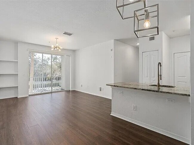 Building Photo - Stylish 2 Bed, 1 Bath Condo in Bella Terra...