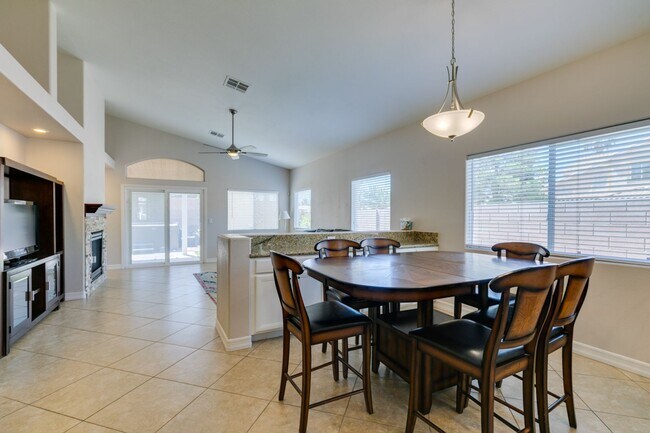 Building Photo - IMMACULATE & IMMEDIATE OCCUPANCY 3BEDROOM GREEN VALLEY BEAUTY!