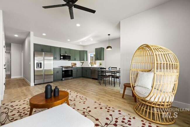 Building Photo - 10494 W Shields Ave