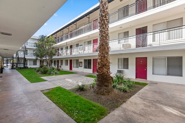 Building Photo - 800 Linden LLC