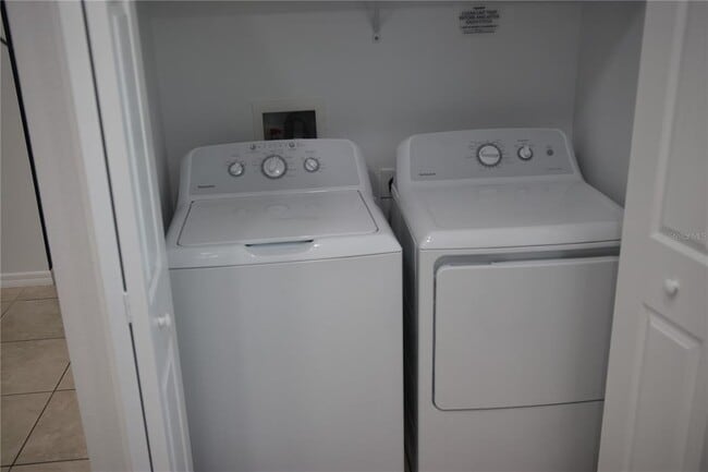 Building Photo - 3024 Secret Lake Dr