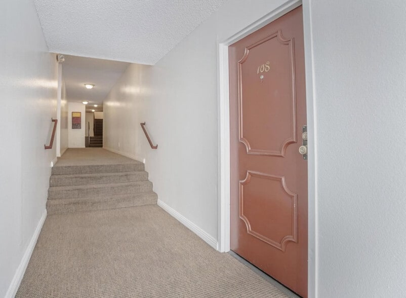 Building Photo - 8577 Rugby Dr