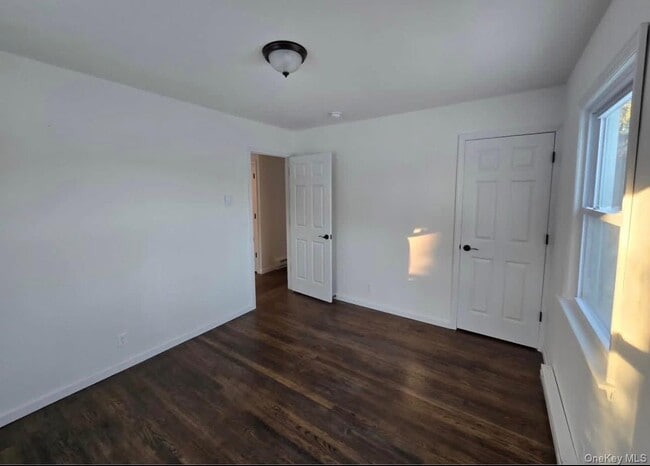 Building Photo - 182 Rock Hill Dr