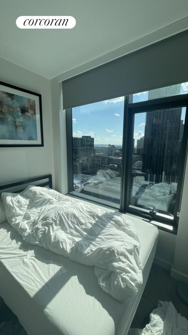 Building Photo - 196 Willoughby St