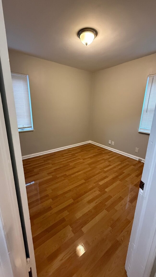 Building Photo - 10370 Britain St