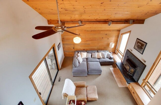 Building Photo - Fantastic 3-Bdr Home with Private Airport Access!