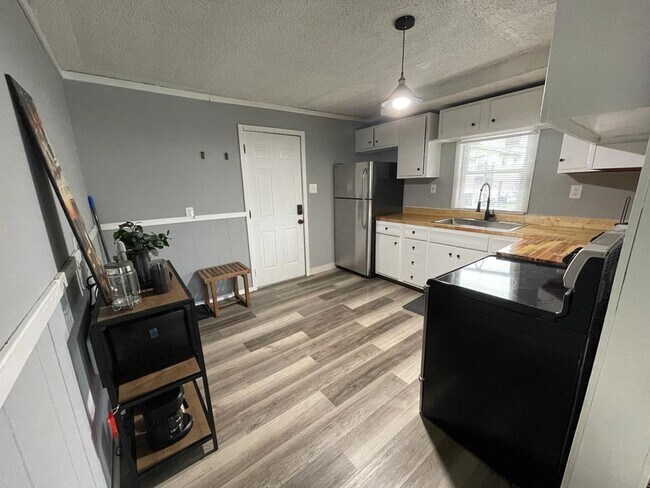 Building Photo - 127 Clearfield St