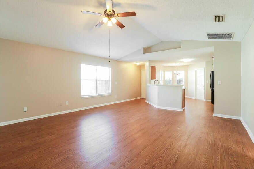 Building Photo - 3111 Wavering Ln
