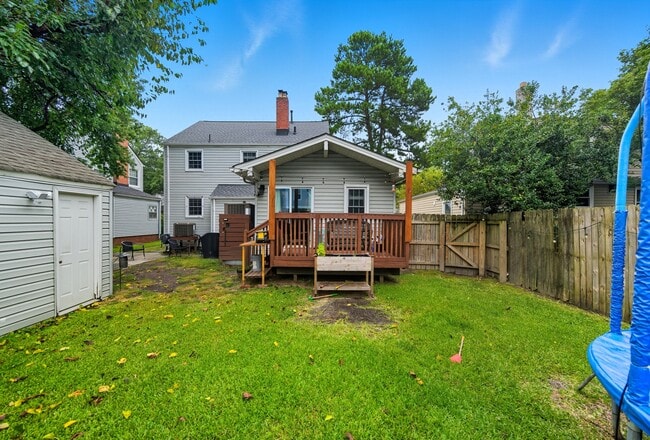 Building Photo - 6233 Rolfe Ave