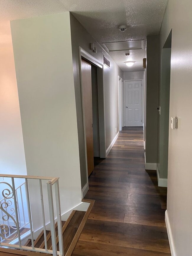 Building Photo - West side location 4br 2.5bth Finished Basement 2crg