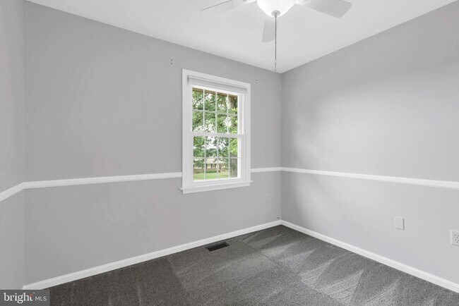 Building Photo - 644 Jasontown Rd