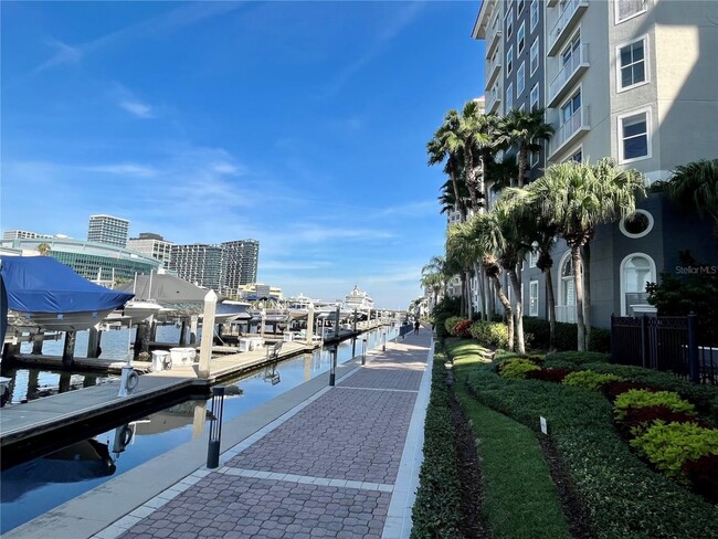 direct access to riverwalk - 700 S Harbour Island Blvd