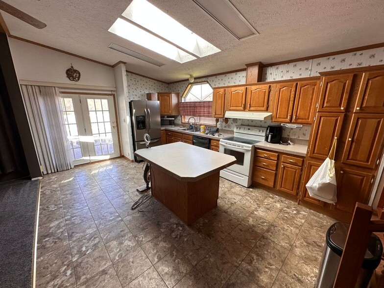 Building Photo - 55120 Grade Ave