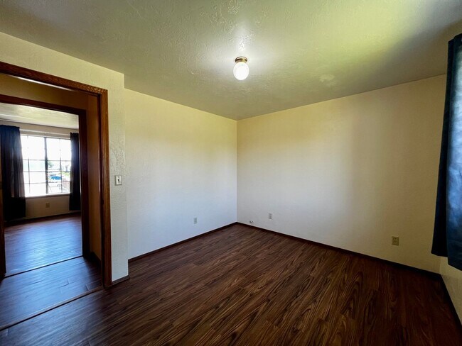 Building Photo - Move in special - $150 off first month's rent!