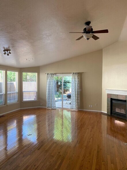 Building Photo - 5986 S Wallflower Pl