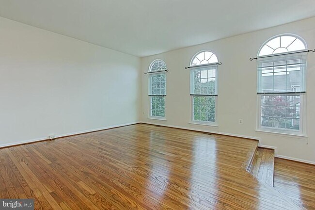 Building Photo - 20748 Hollow Falls Terrace