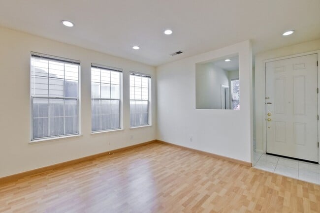 Building Photo - Spacious 4-Bedroom Home on Private Cul-De-Sac | No HOA | Custom Closets, New Floors & Lush Backya...