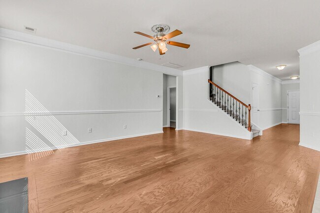 Building Photo - 5 Bedroom 3 Bath Home Located in Sophia Landing in Goose Creek