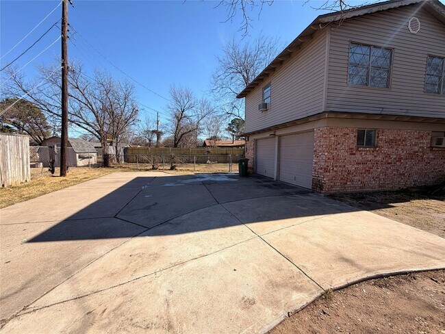 Building Photo - 1416 Norwood Dr
