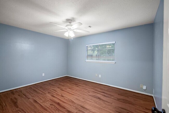 Building Photo - 16122 Cairngorm Ave